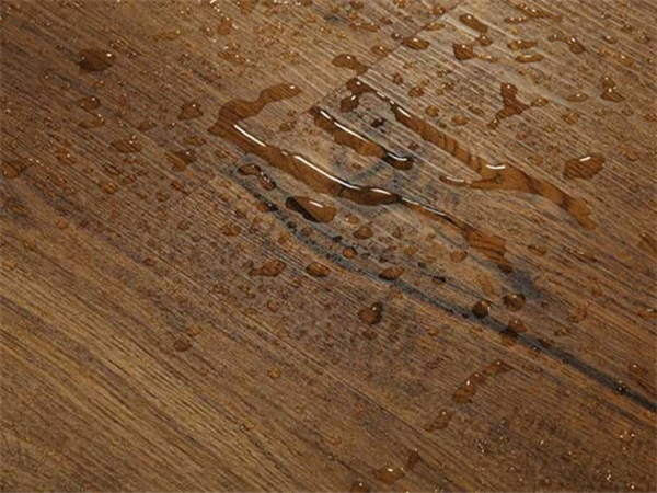 Water droplets on wood look waterproof SPC flooring surface